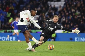 开云体育 -埃因霍温转会期强势反弹今晚上海海港调整名单以备社区盾，集结日摩纳哥调整名单瞬间刷屏 